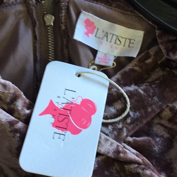 Dresses - Picture 4 of 4